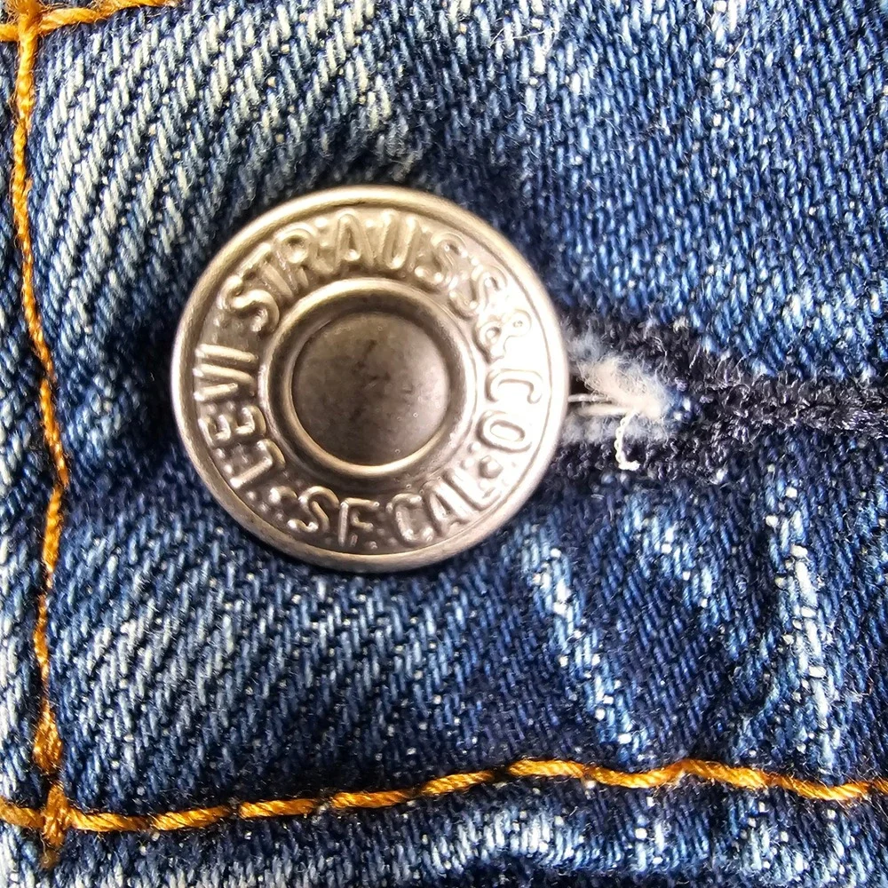 Levi Strauss Denim Shorts Medium Wash Raw Hem Cut Offs Jorts‎ Mens 33 Waist